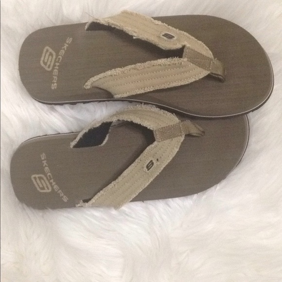sketchers flip flops men